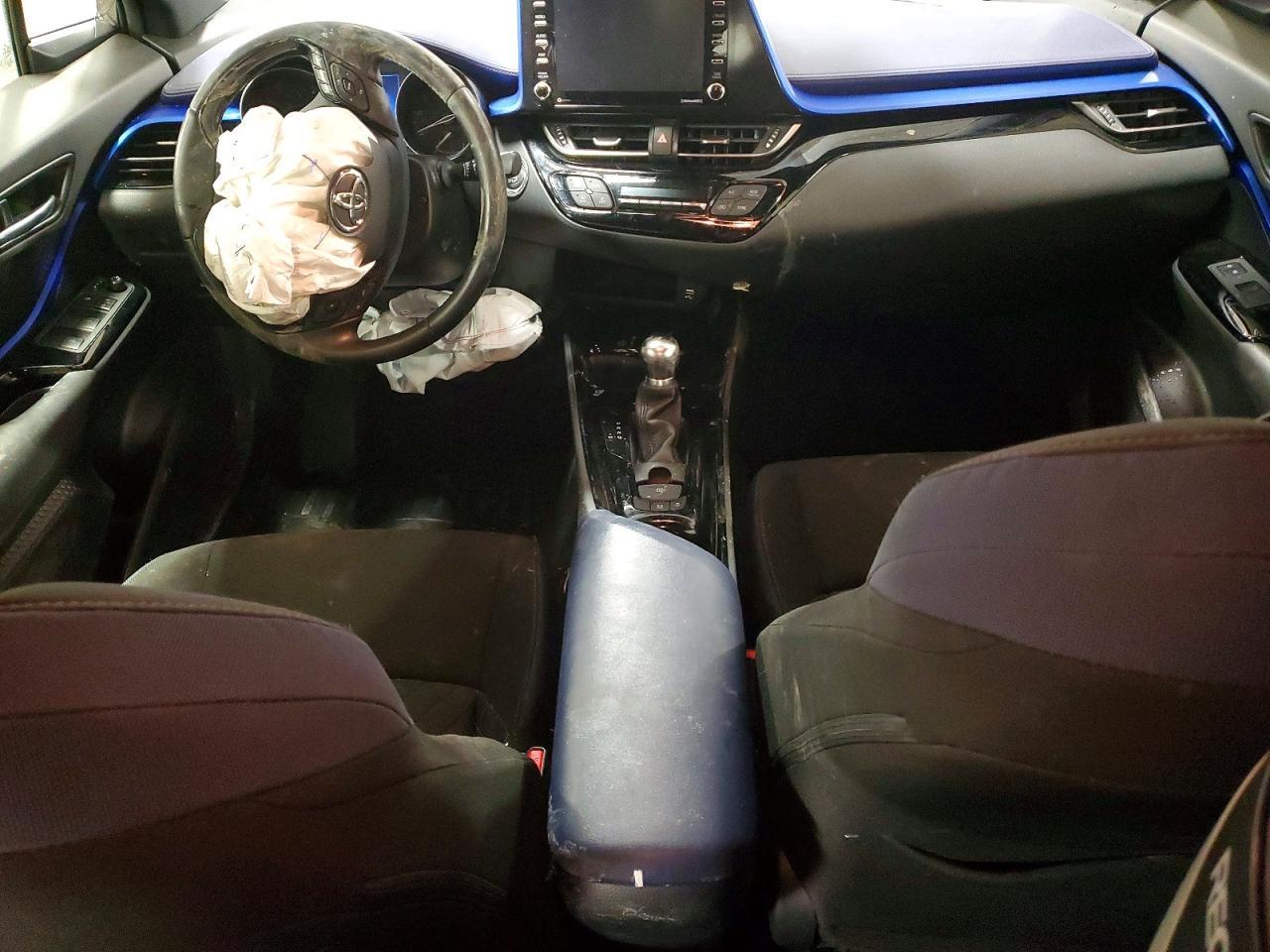 2021 Toyota C-hr xle