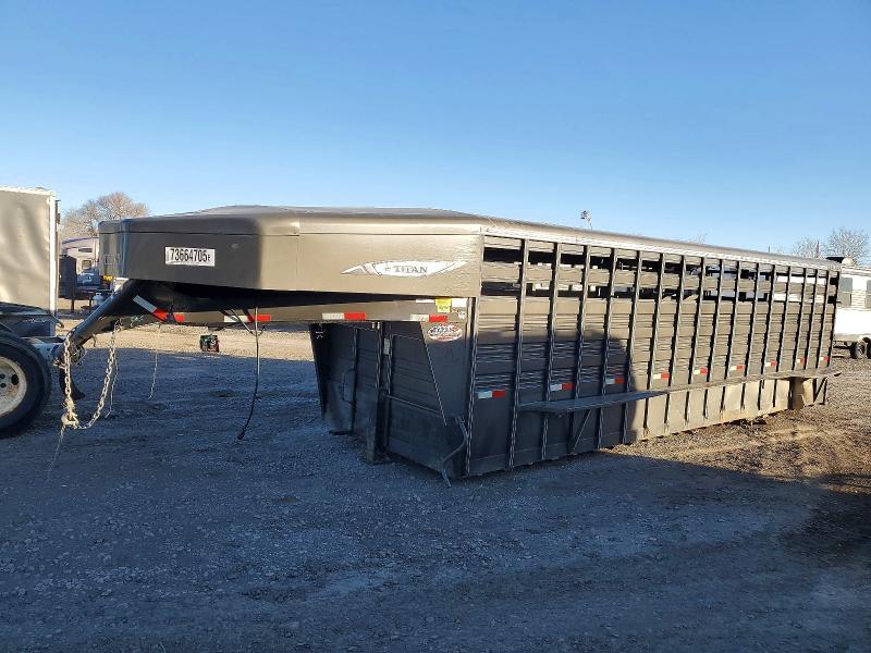 2018 Titanium Cargo Horse 5th-Livestock Trailer