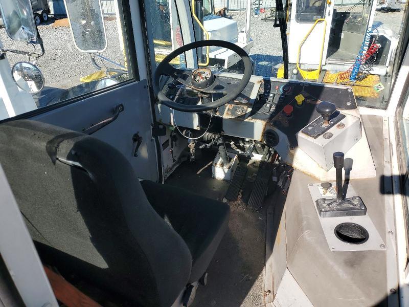 2022 Autocar Llc 2022 Autocar Xspotter OFF-HIGHWAY Yard Truck