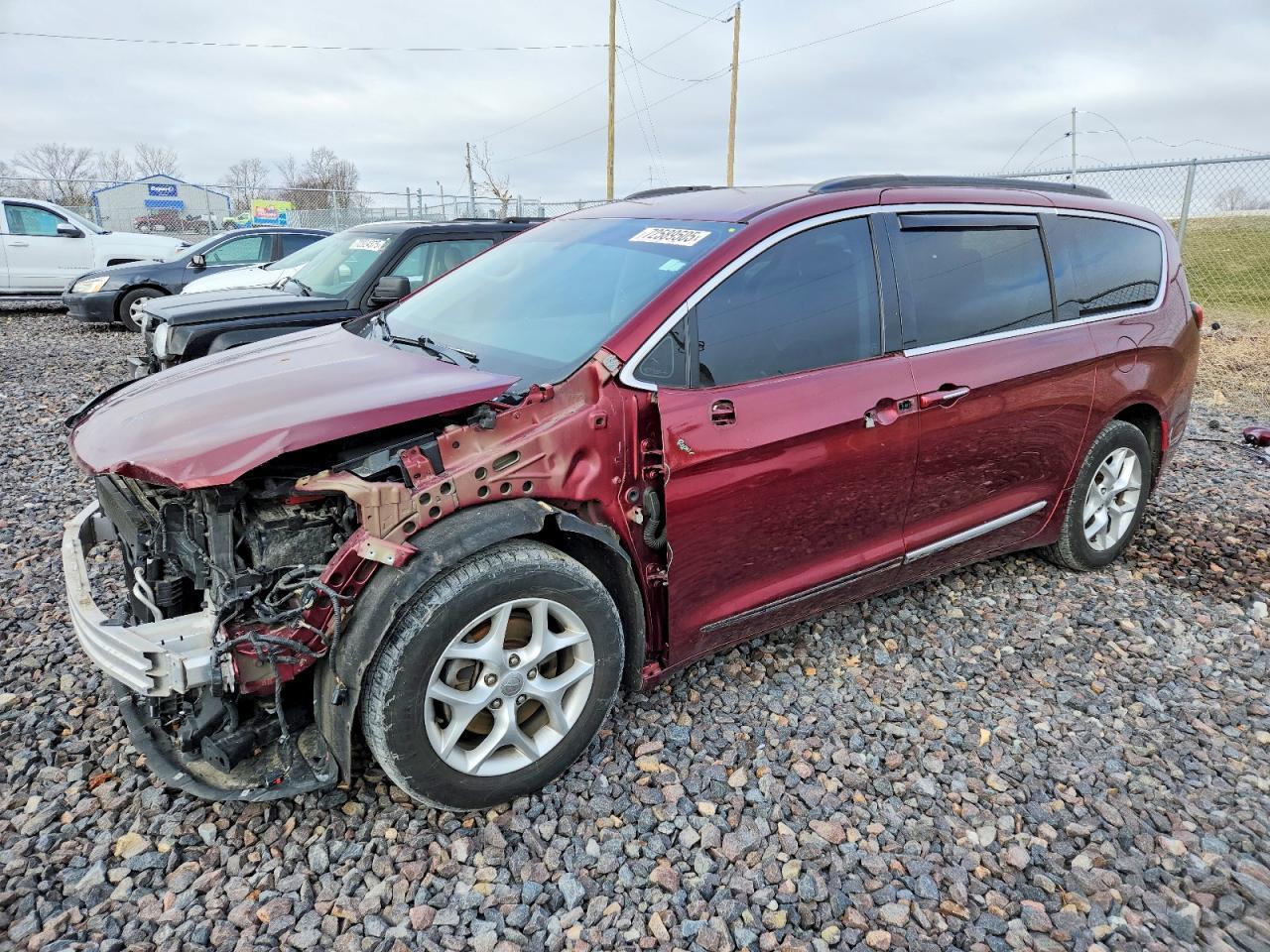 2017 Chrysler Pacifica Touring l