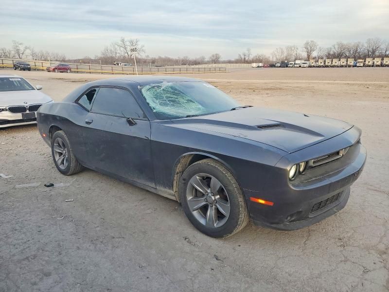 2016 Dodge Challenger sxt