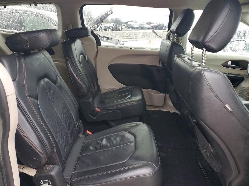 2019 Chrysler Pacifica Touring l