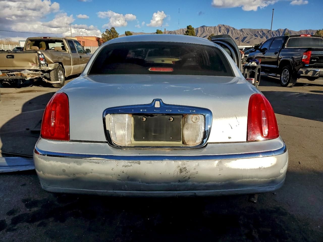 2002 Lincoln Town car Signature