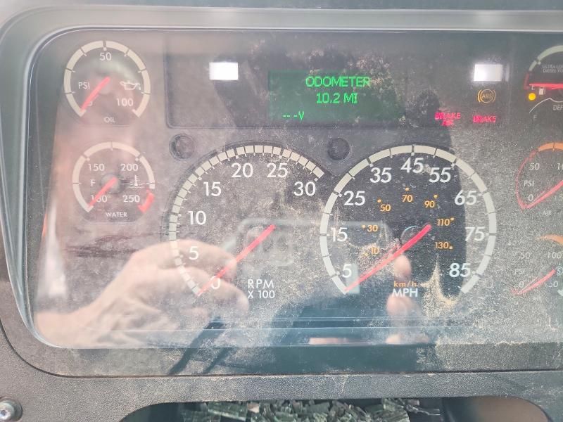 2018 Freightliner Cascadia 125 Semi Truck