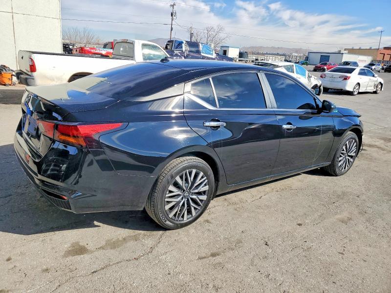 2025 Niss Altima 2.5 sv