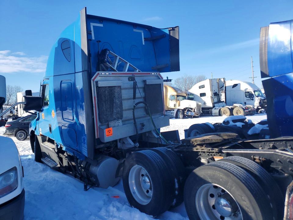 2020 Freightliner Cascadia 126