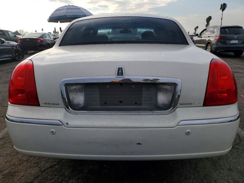 2003 Lincoln Town car Signature