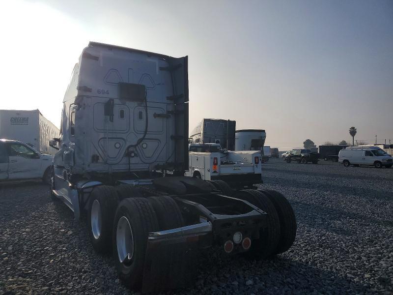 2022 Freightliner Cascadia 126 Semi Truck