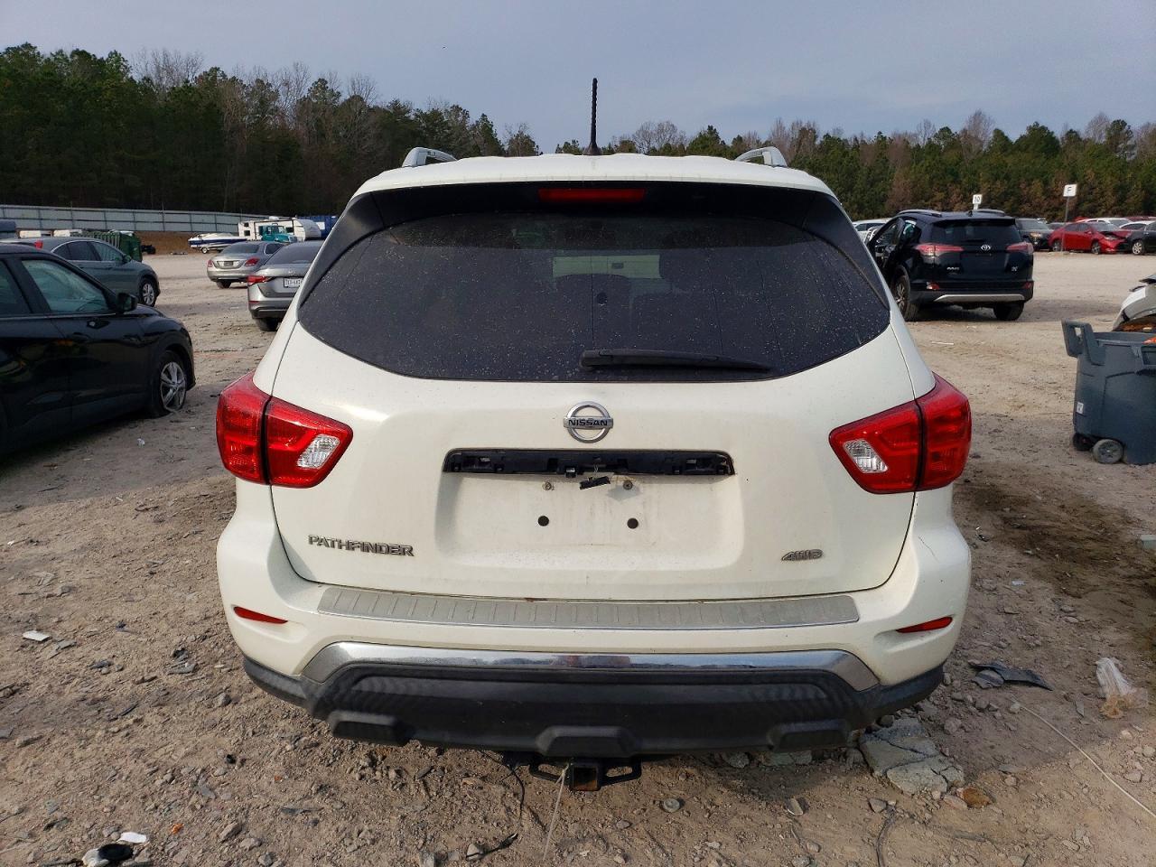 2017 Nissan Pathfinder s