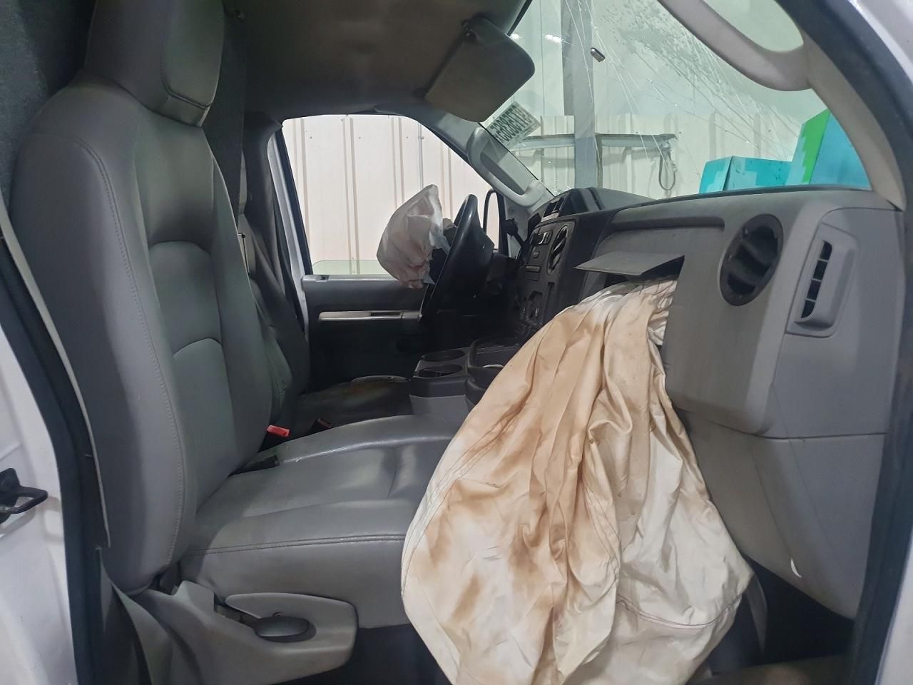 2009 Ford Econoline E150 van