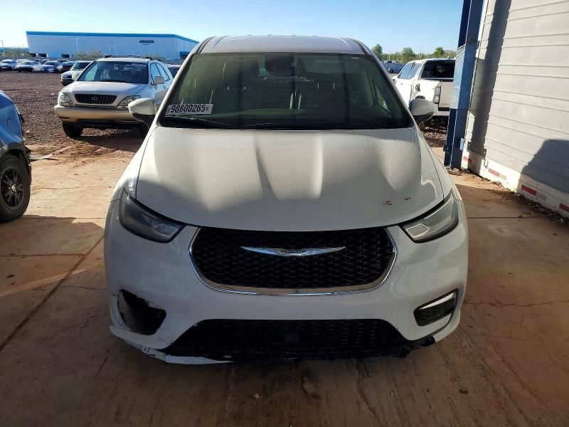 2023 Chrysler Town & Country