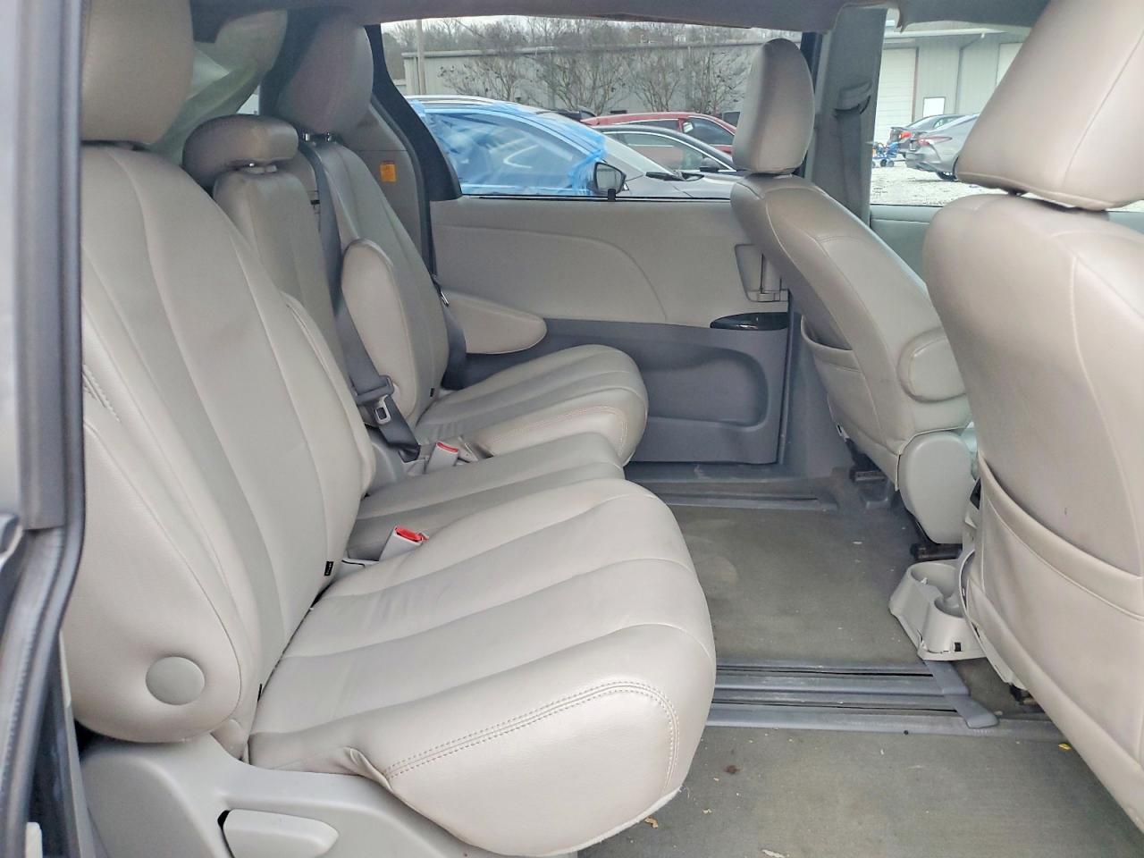 2012 Toyota Sienna le