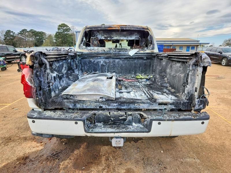 2017 Nissan Titan sv