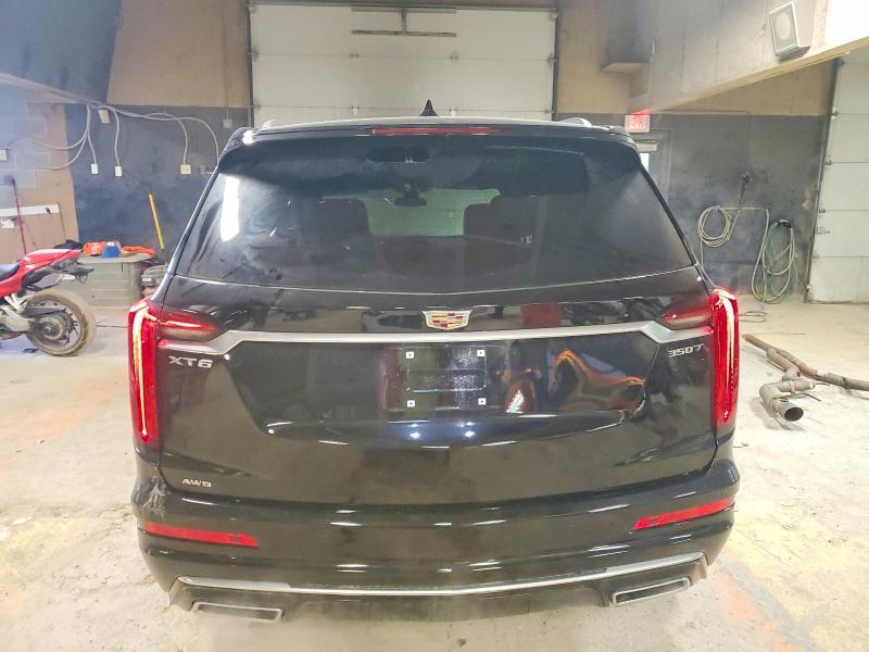 2025 Cadillac XT6 Luxury