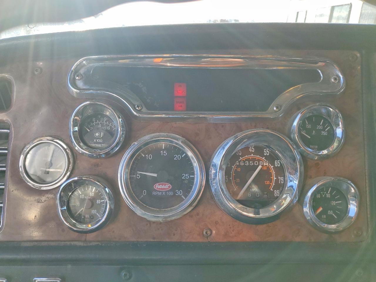 2005 Peterbilt 379 Semi Truck