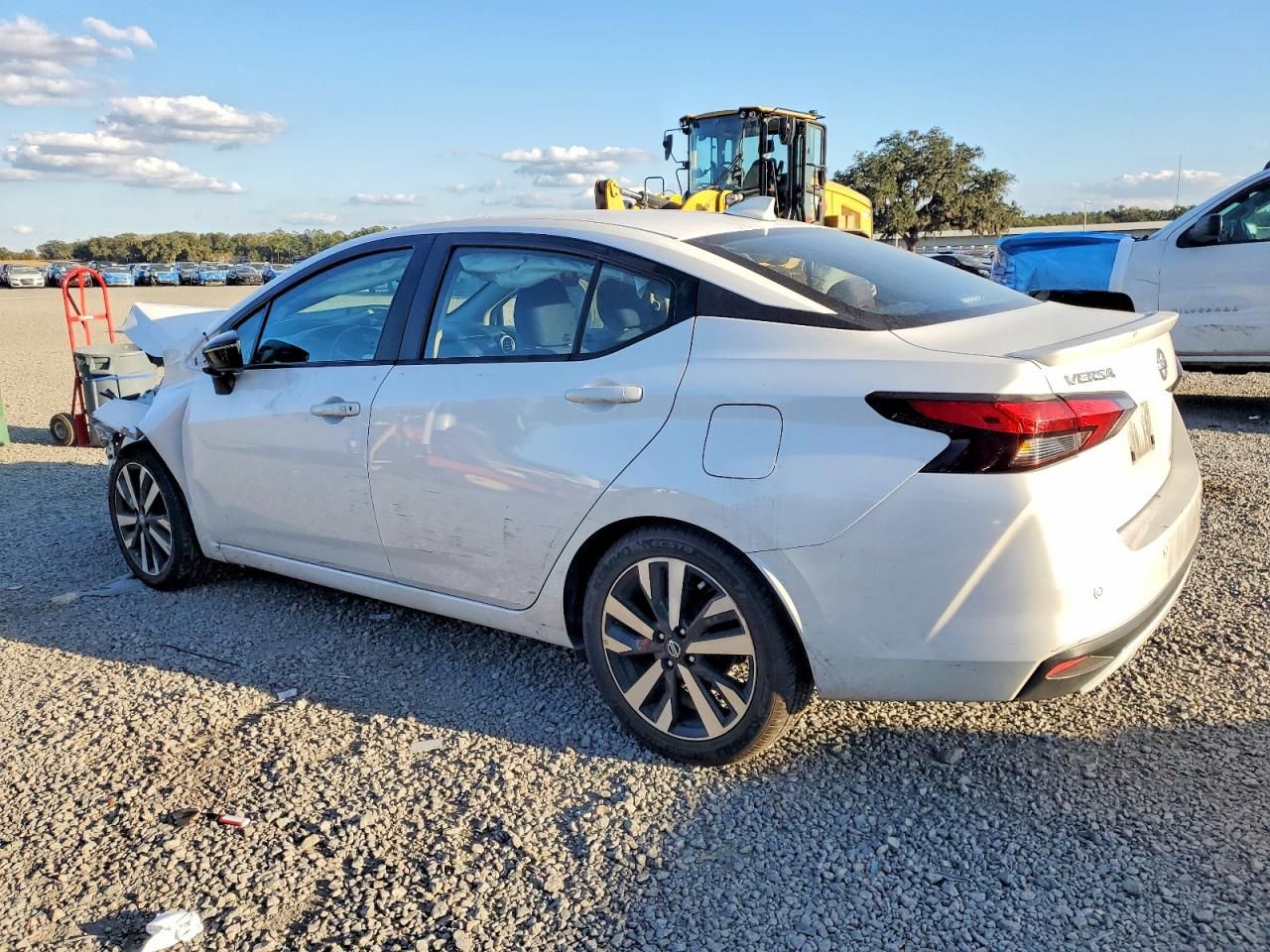 2022 Nissan Versa sr