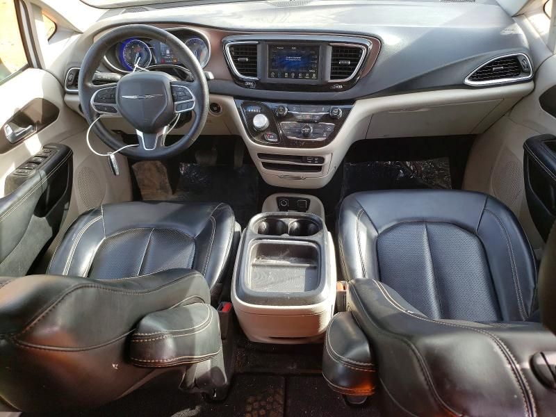 2020 Chrysler Voyager lxi