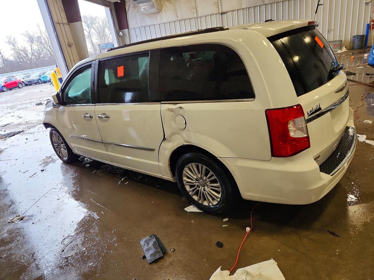 2015 Chrysler Town & Country Touring l