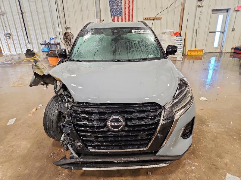 2022 Nissan Kicks sr