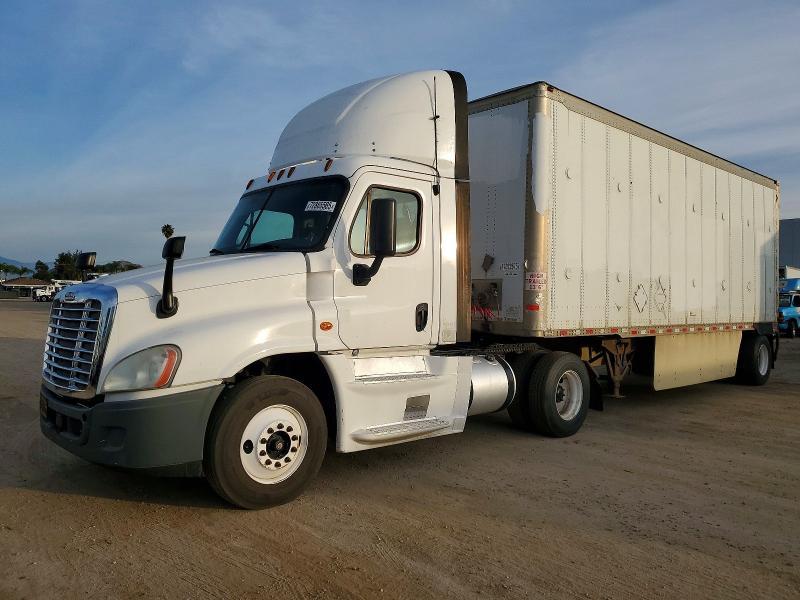 2015 Freightliner Cascadia Semi Truck
