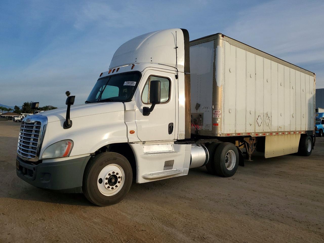 2015 Freightliner Cascadia Semi Truck