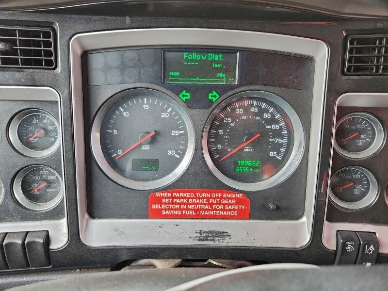 2013 Kenworth T600 Semi Truck