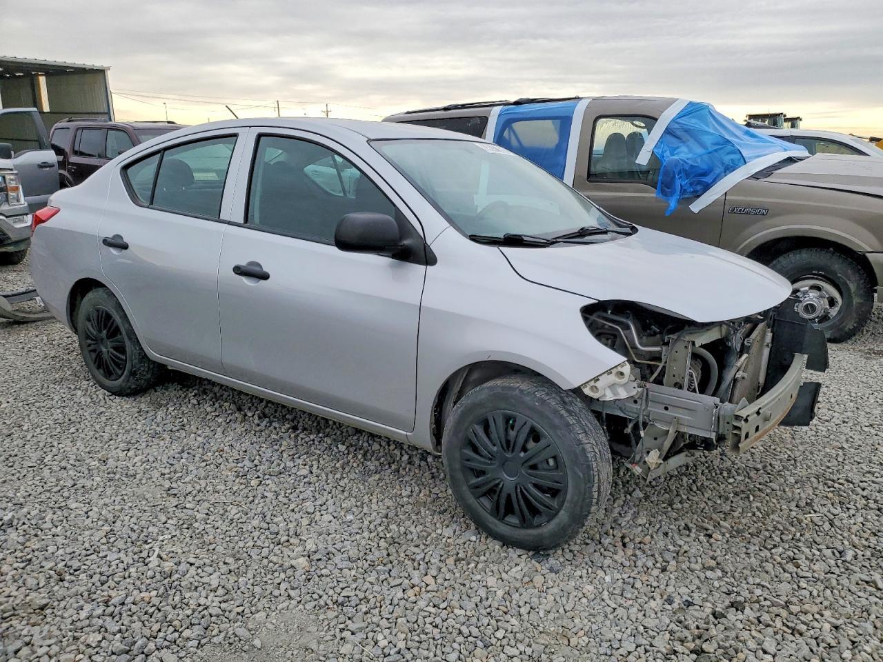 2014 Niss Versa 1.6 s