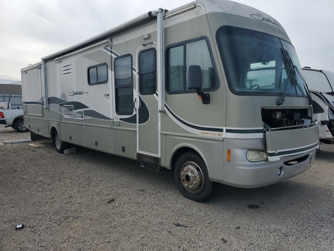 2004 Workhorse Custom Chassis Motorhome Chassis W22