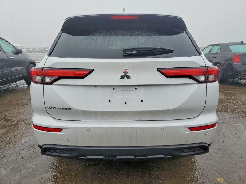 2022 Mitsubishi Outlander es
