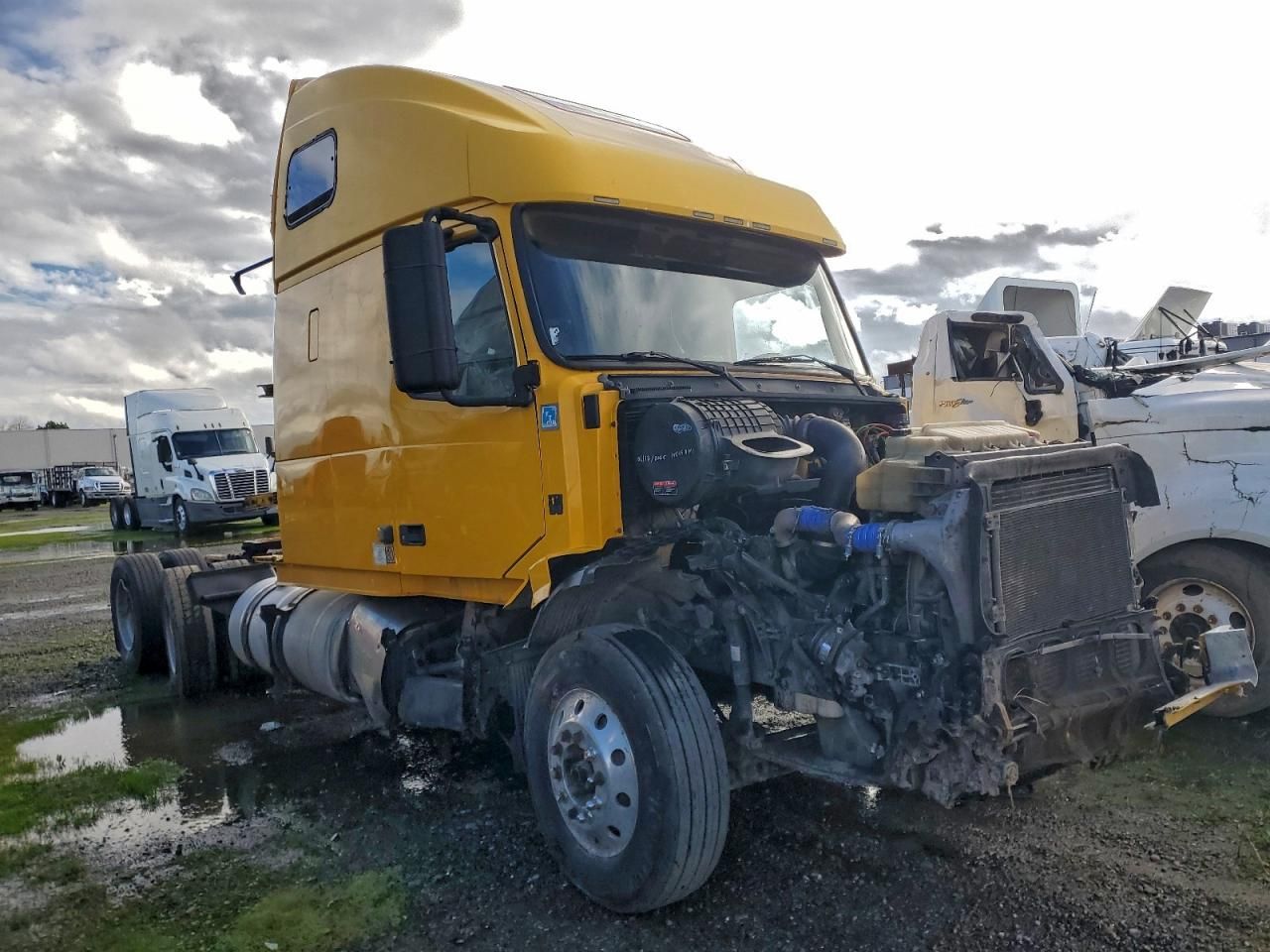 2013 Volvo VNL Semi Truck