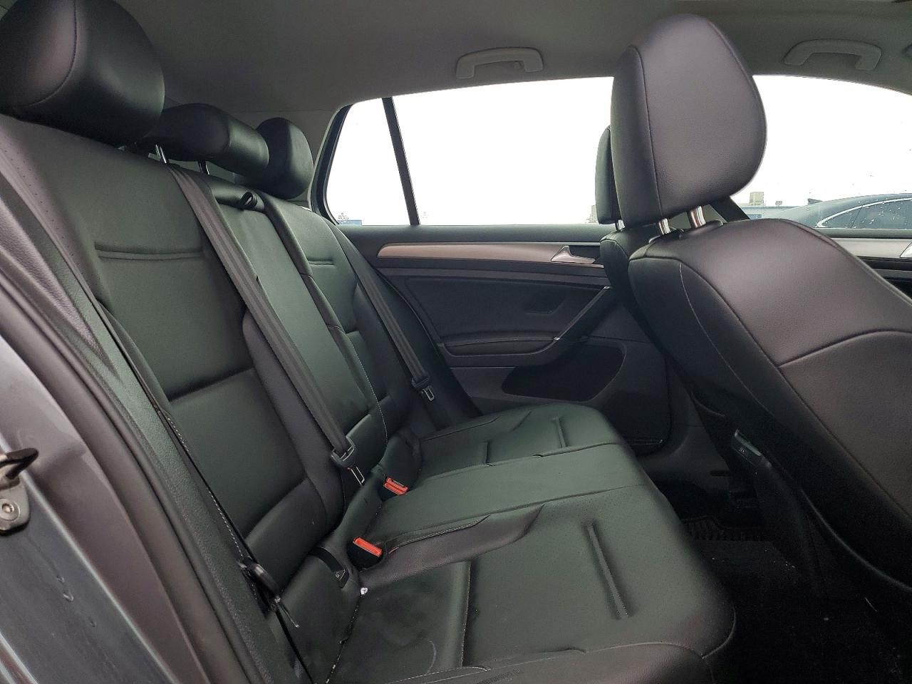 2017 Volkswagen Golf s