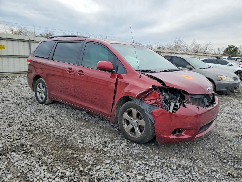 2012 Toyota Sienna le