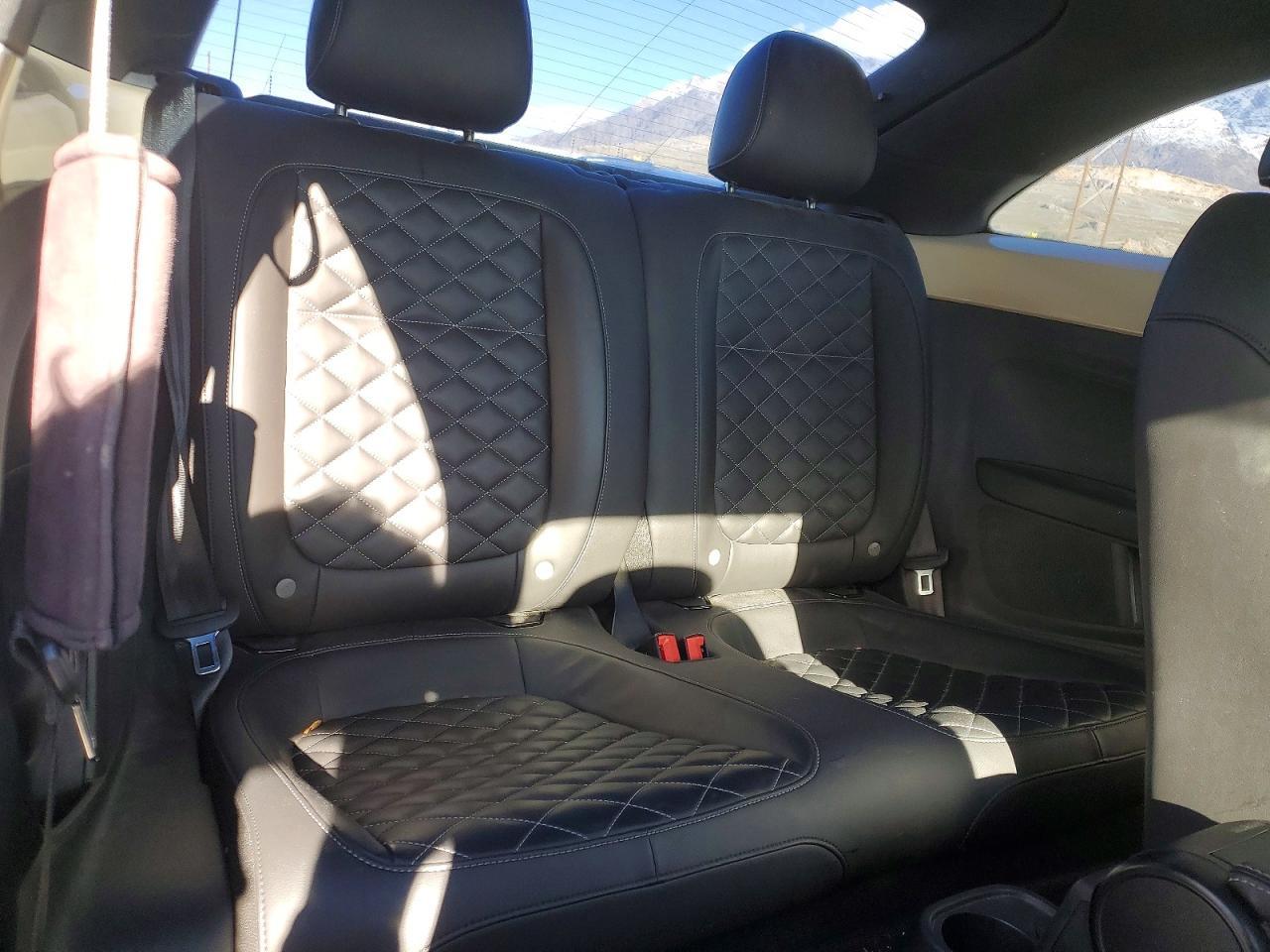 2019 Volkswagen Beetle s