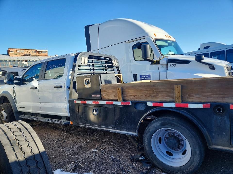 2023 Ford F550 Super Duty Flatbed Truck