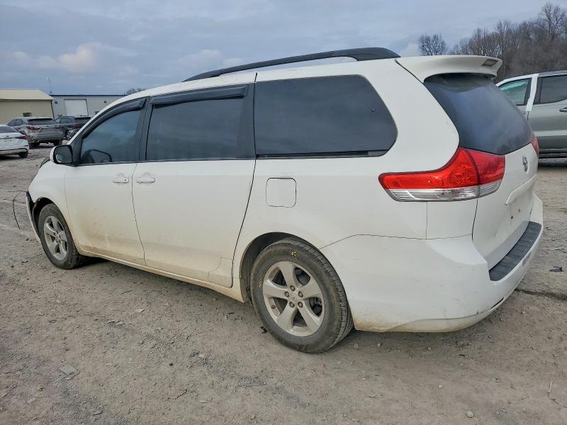 2011 Toyota Sienna le