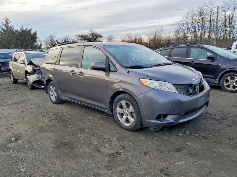 2013 Toyota Sienna le