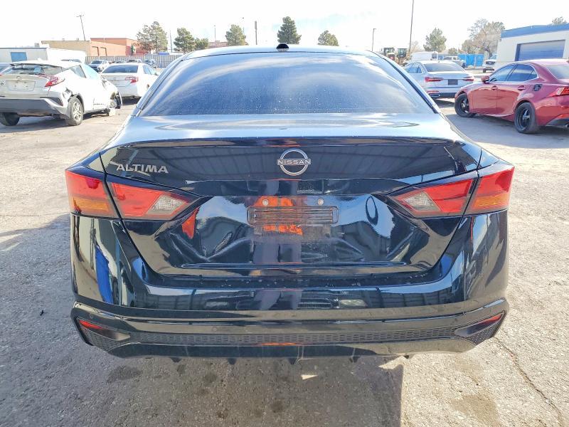 2025 Niss Altima 2.5 sv