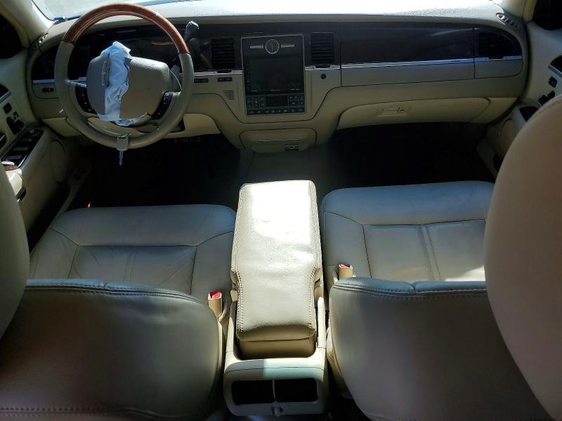 2011 Lincoln Town car Signature Limited