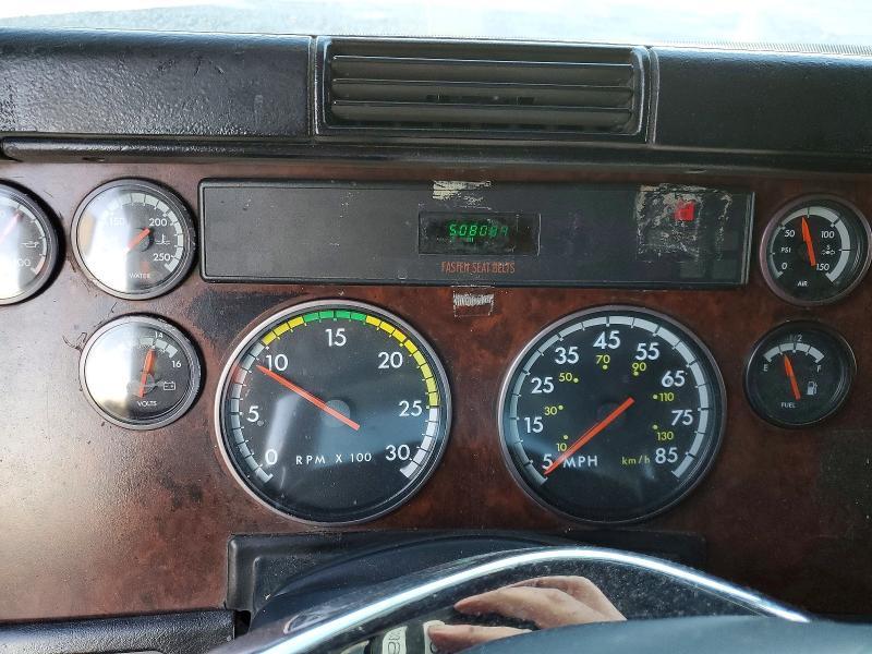 2000 Freightliner CC Conventional Semi Truck