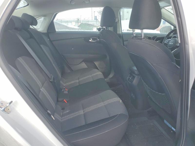 2024 KIA Forte ex