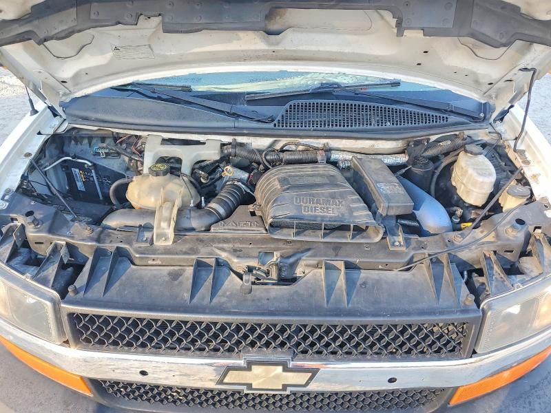 2015 Chevrolet Express box Truck