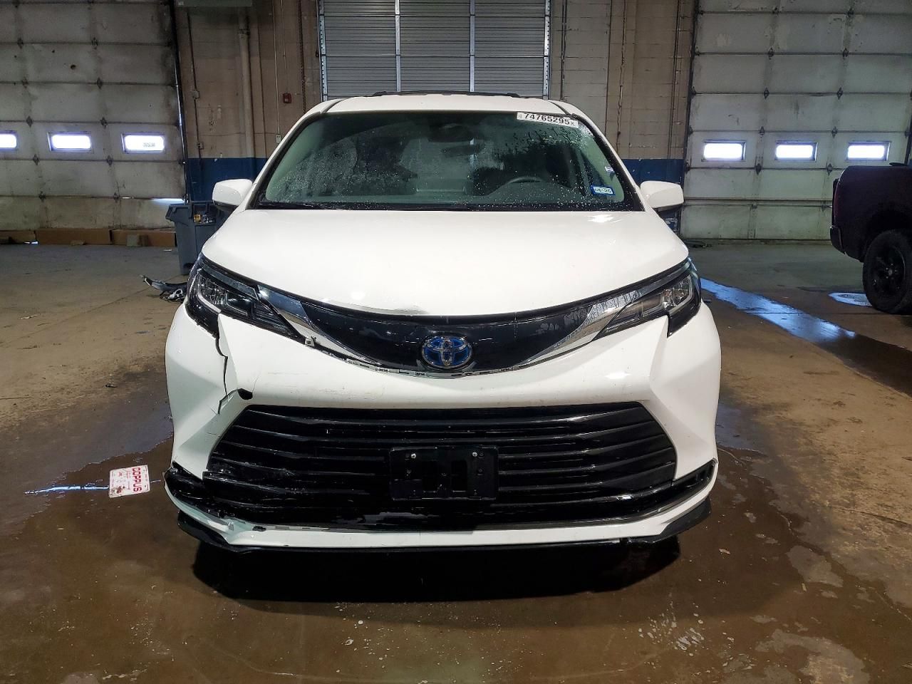 2023 Toyota Sienna le