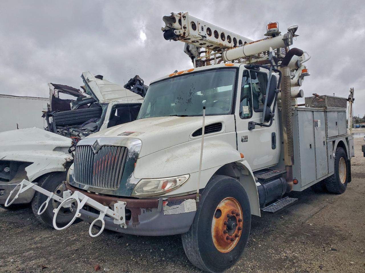 2006 International 4300 Cable Placer Bucket Truck