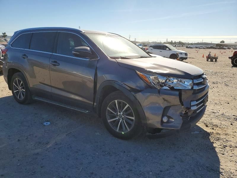 2019 Toyota Highlander se