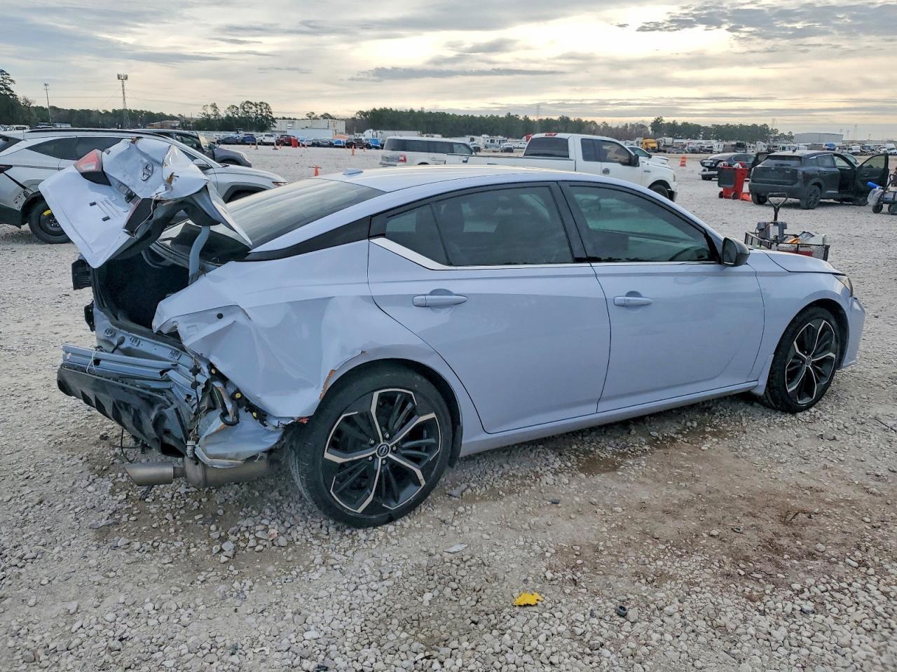 2024 Nissan Altima sr