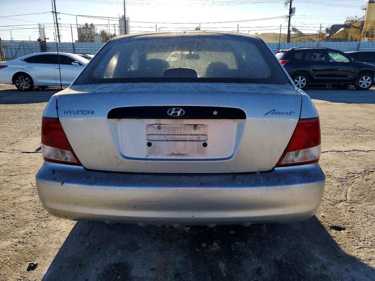 2001 Hyundai Accent l