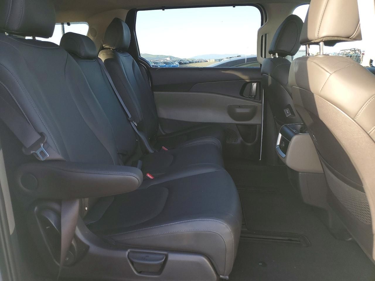 2026 KIA Carnival ex