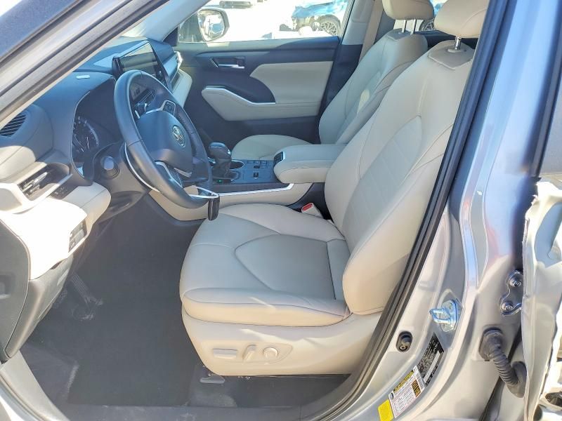 2024 Toyota Highlander le