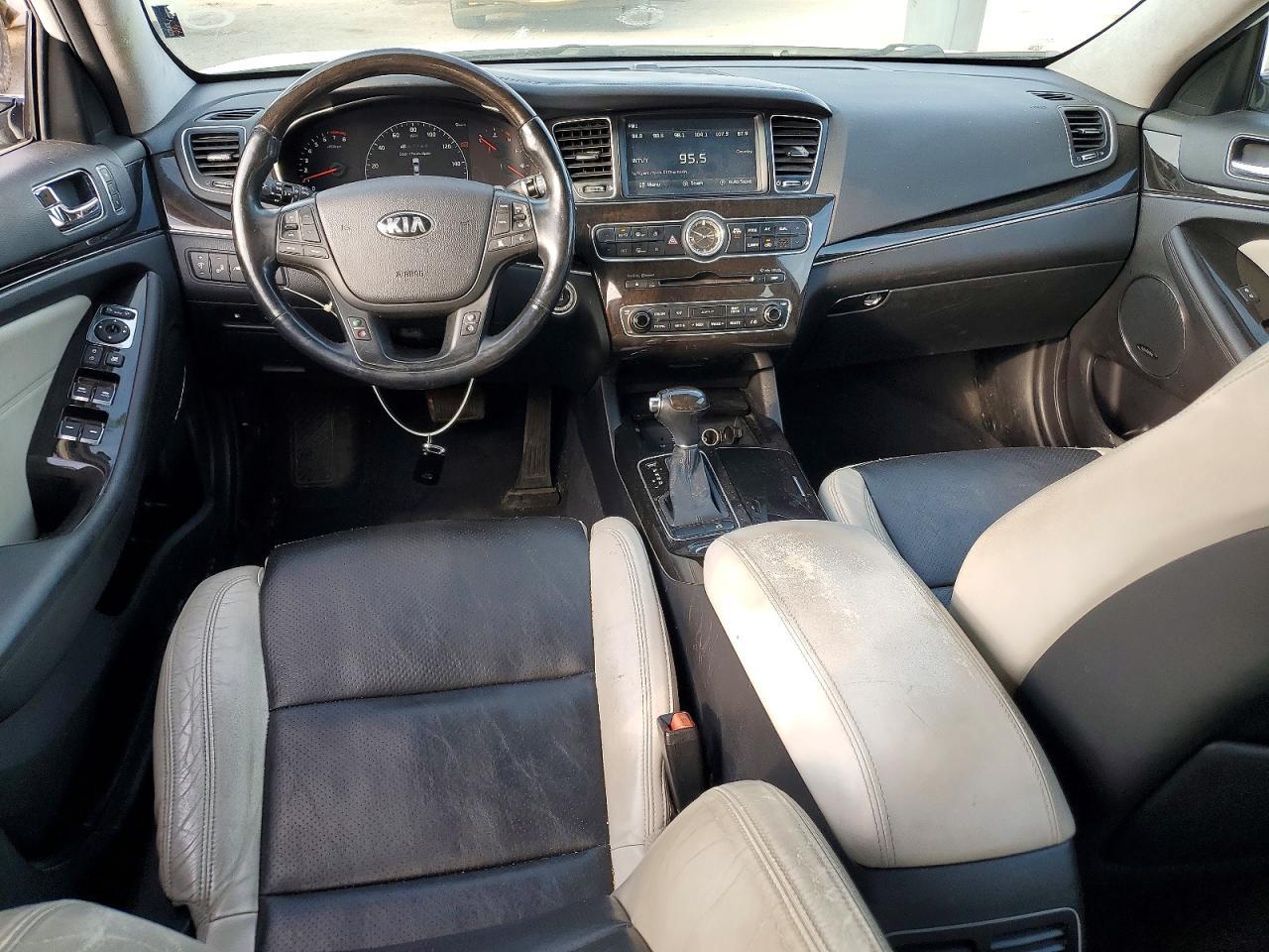 2016 KIA Cadenza Luxury