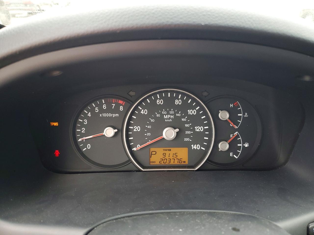 2008 KIA Rondo Base